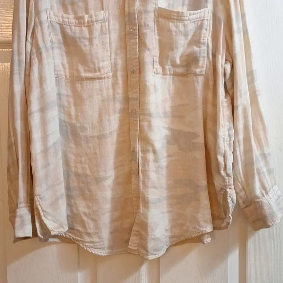 Sanctuary woman's blouse pastel camo long sleeve size 1X - Picture 4 of 5